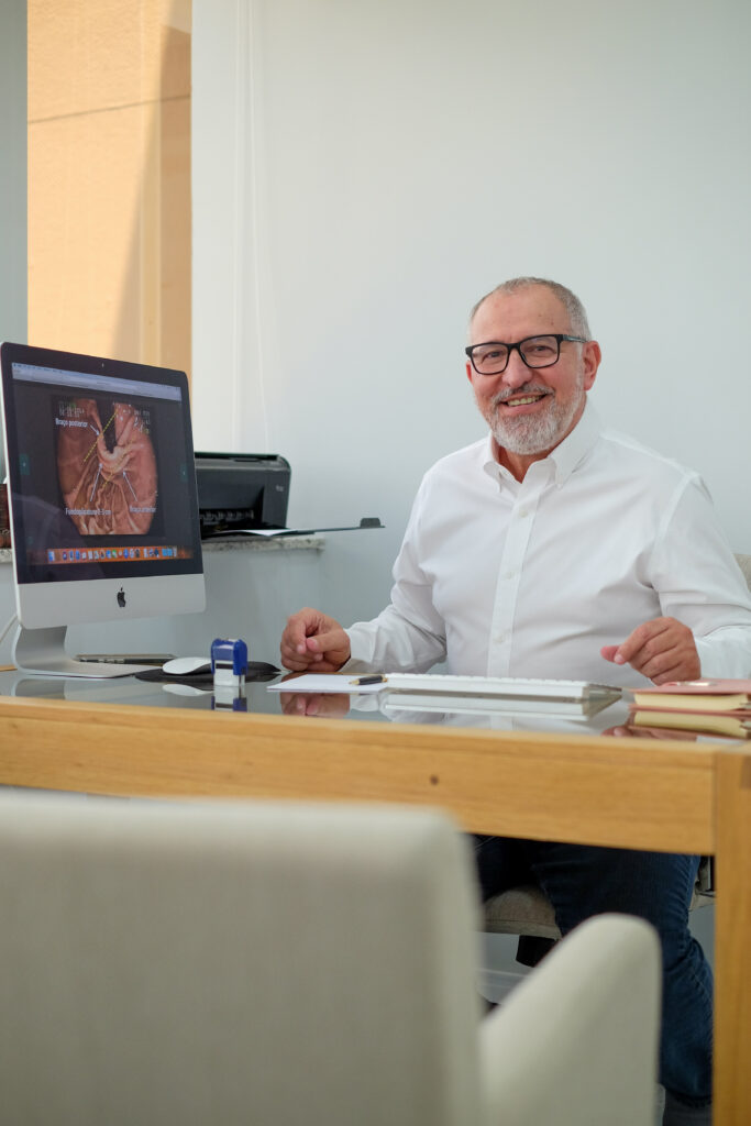 Com uma trajetória de 37 anos dedicados à Endoscopia Digestiva Alta, consolidei uma prática clínica voltada ao cuidado integral da saúde digestiva.